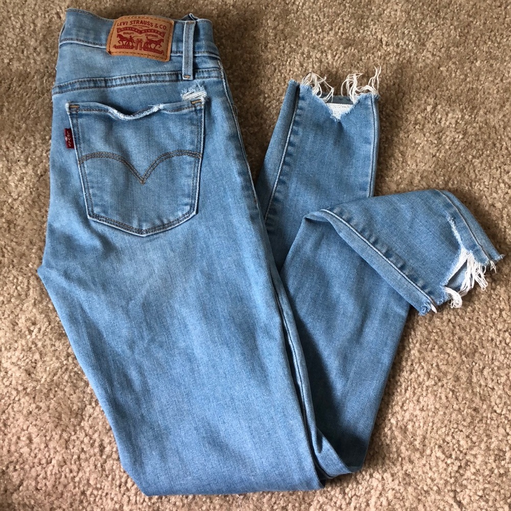 Levi’s light wash 710